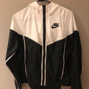 women’s nike black and white windbreaker